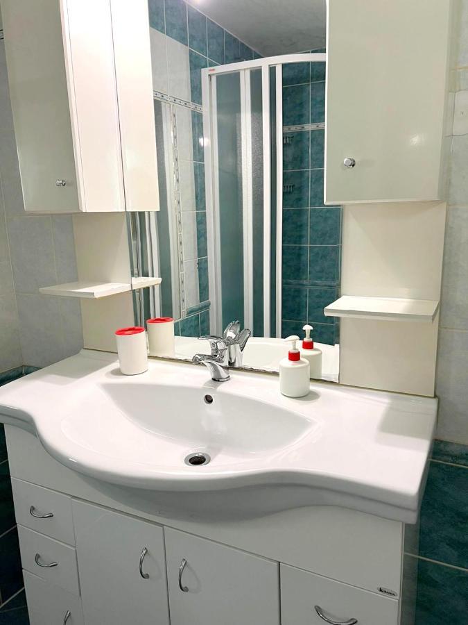 Modern Apartment Krakovska Прага Екстер'єр фото